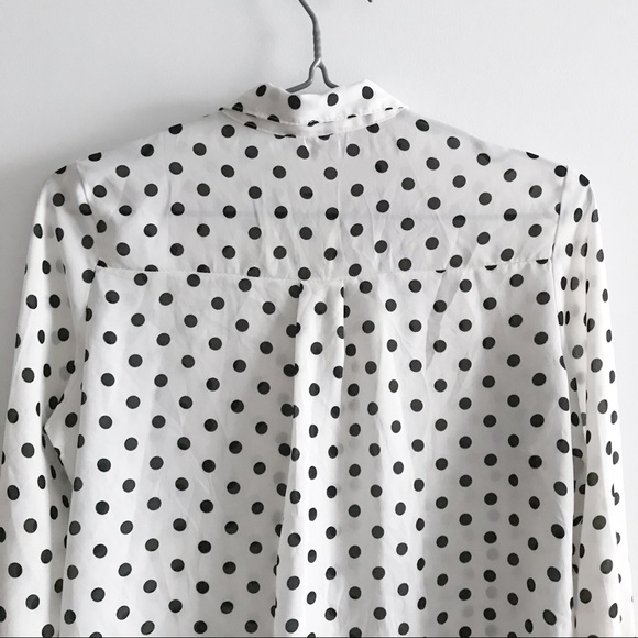 $15 for 3 ⭐️Dot pattern blouse - Picture 8 of 12